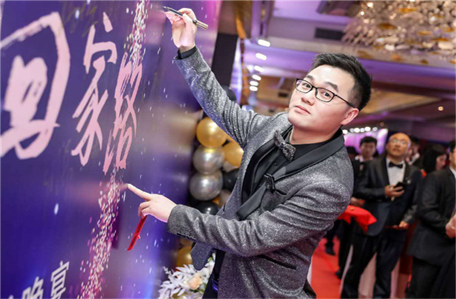 【高光“疫”事】勇敢逆行的特殊“网约车”——六合联盟90后，用信念打通生命运输线