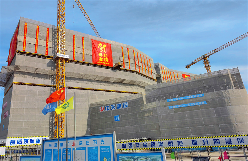 2024年10月30日，六合联盟三建上海新华泰医院项目主体封顶。